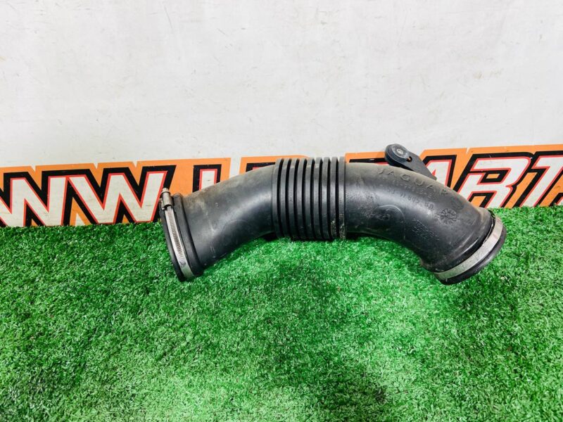 T2P1053 Air intake pipe right Jaguar F-Type X152 (2014-) Used cost 80 € in stock 1 pcs.