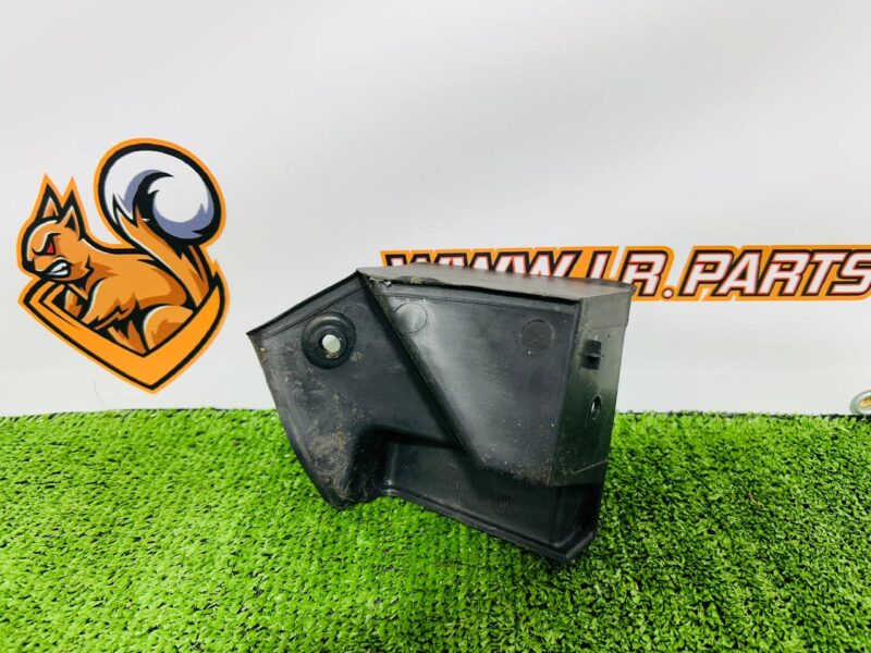 T2R10667 Front Right Wing Deflector Seal Jaguar F-Type X152 (2014-) Used cost  € in stock 1 pcs.