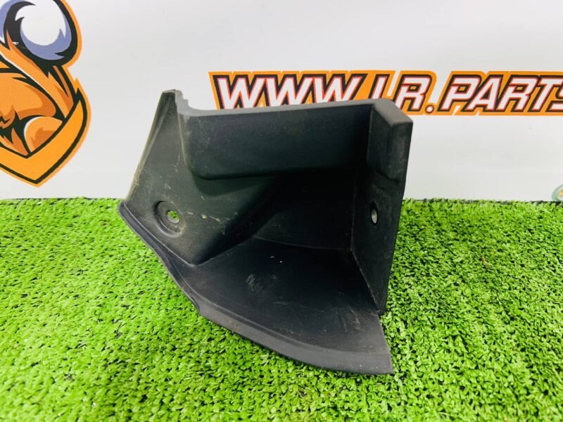 T2R10667 Front Right Wing Deflector Seal Jaguar F-Type X152 (2014-) Used cost  € in stock 1 pcs.