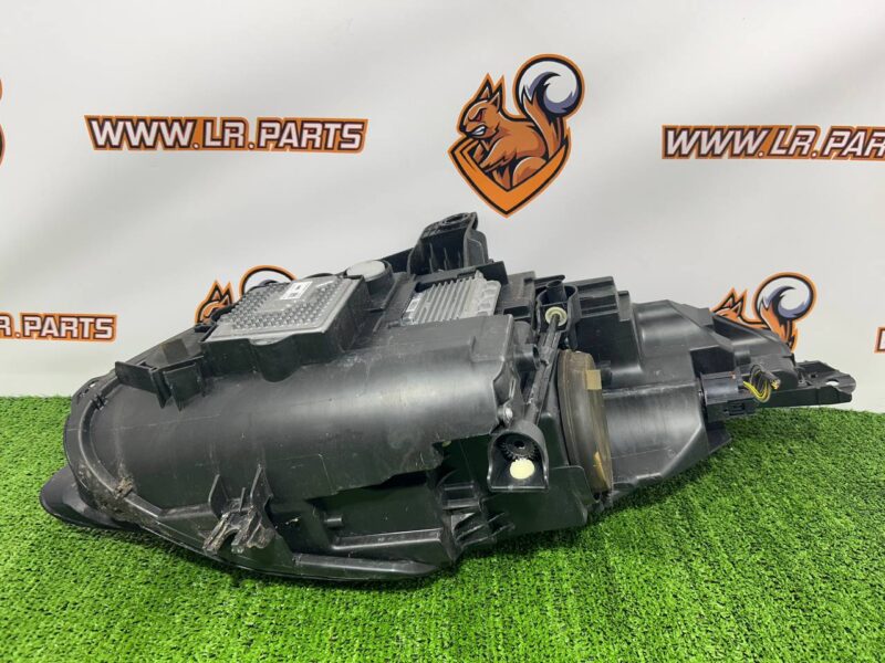 T2R12526 Left headlight bixenon Jaguar F-Type X152 (2014-) Used cost 1 000 € in stock 1 pcs.