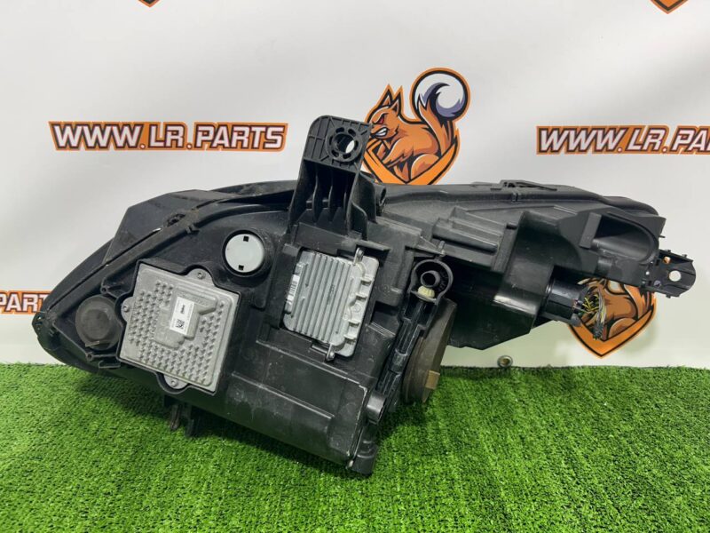 T2R12526 Left headlight bixenon Jaguar F-Type X152 (2014-) Used cost 1 000 € in stock 1 pcs.