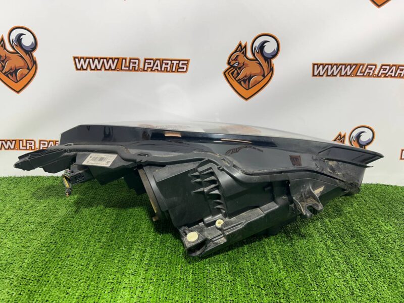 T2R12526 Left headlight bixenon Jaguar F-Type X152 (2014-) Used cost 1 000 € in stock 1 pcs.