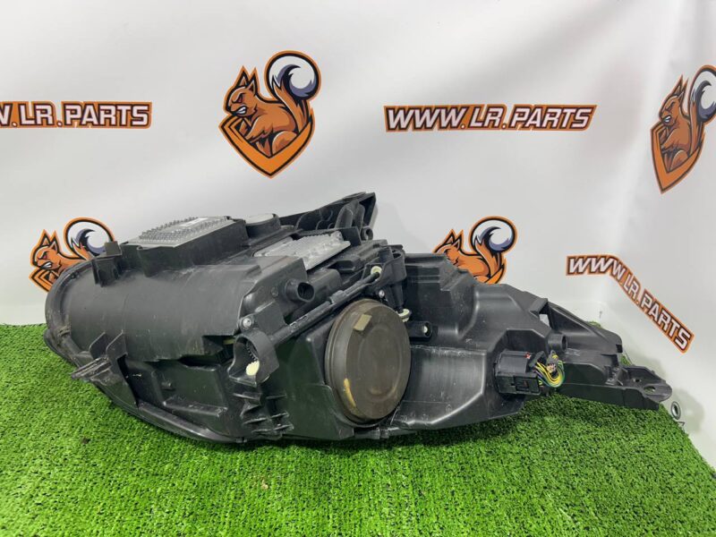 T2R12526 Left headlight bixenon Jaguar F-Type X152 (2014-) Used cost 1 000 € in stock 1 pcs.