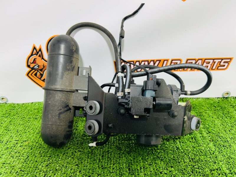 T2R13554 Vacuum solenoid valve Jaguar F-Type X152 (2014-) Used cost  € in stock 1 pcs.