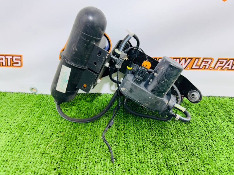 T2R13554 Vacuum solenoid valve Jaguar F-Type X152 (2014-) Used cost  € in stock 1 pcs.