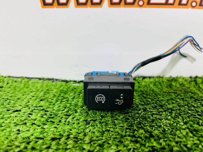 T2R1584 Rear Spoiler Control Button Jaguar F-Type X152 (2014-) Used cost  € in stock 1 pcs.