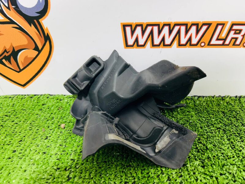 T2R1898 Jaguar F-Type X152 (2014-) Right Door Seal Trim Used cost  € in stock 1 pcs.