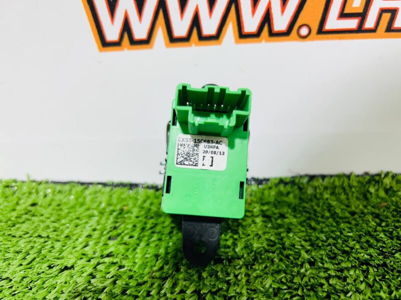 T2R19292 Jaguar F-Type X152 (2014-) Convertible Roof Button Used cost  € in stock 1 pcs.