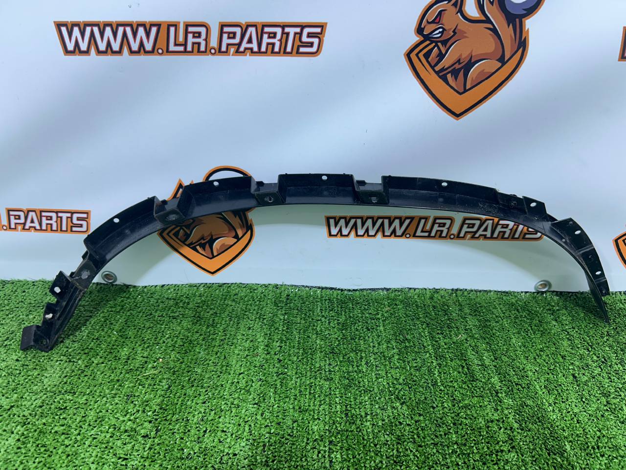 T2R2151 Finishing of the right central drain of the body Jaguar F-Type X152 (2014-) used cost € in stock 1 pcs.