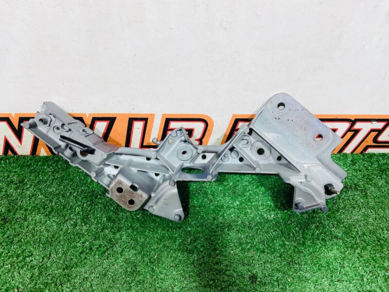 T2R2779 Jaguar F-Type X152 Right Wing Bracket (2014-) Used cost 250 € in stock 1 pcs.