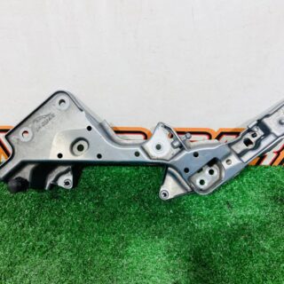 T2R2779 Jaguar F-Type X152 Right Wing Bracket (2014-) Used cost 250 € in stock 1 pcs.
