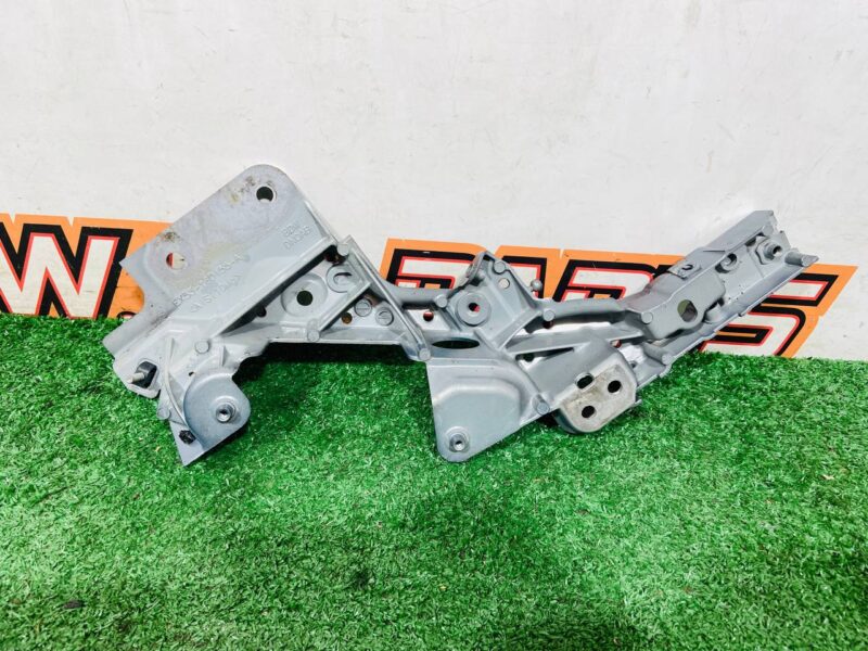 T2R2780 Left wing bracket Jaguar F-Type X152 (2014-) Used cost 250 € in stock 1 pcs.