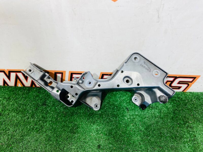 T2R2780 Left wing bracket Jaguar F-Type X152 (2014-) Used cost 250 € in stock 1 pcs.