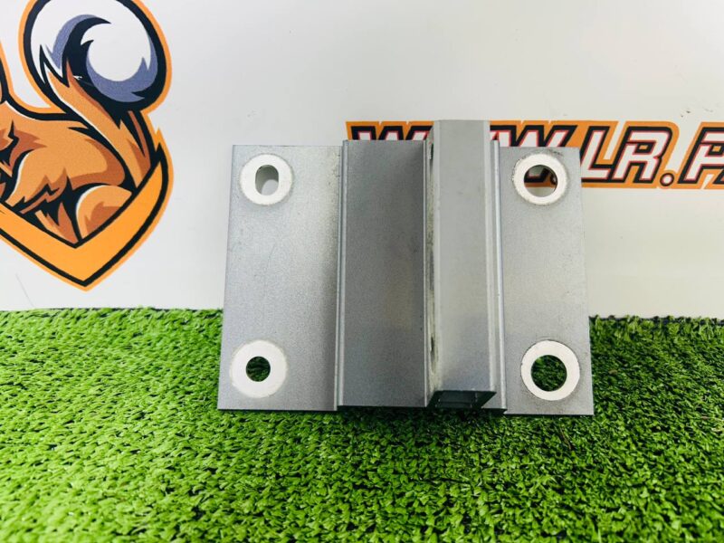 T2R3681 Jaguar F-Type X152 (2014-) Wing Mount Bracket Used cost 60 € in stock 2 pcs.