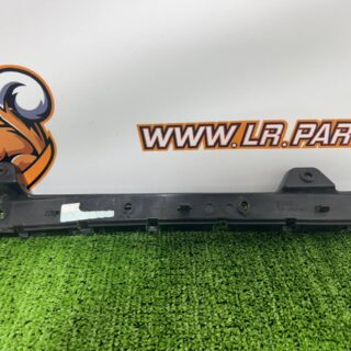 T2R3969 Front left body bracket Jaguar F-Type X152 (2014-) Used cost 30 € in stock 1 pcs.