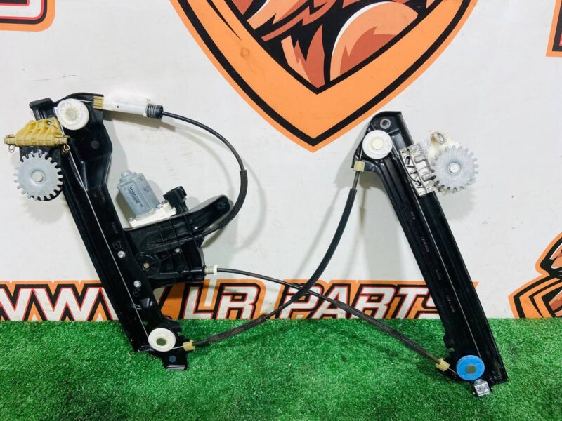 T2R4197 Right Door Window Regulator Jaguar F-Type X152 (2014-) Used cost 130 € in stock 1 pcs.
