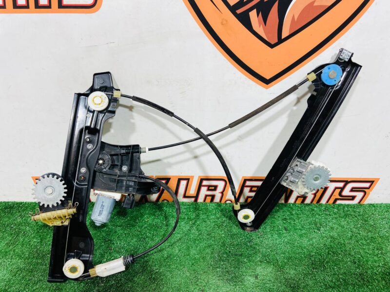 T2R4199 Left Door Window Regulator Jaguar F-Type X152 (2014-) Used cost 130 € in stock 1 pcs.