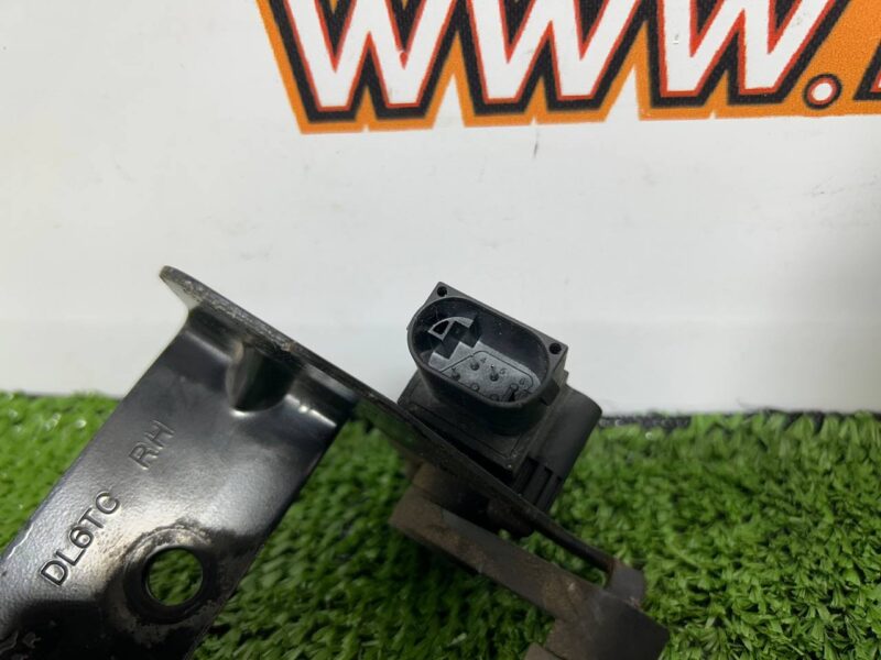 T2R4369 Body position sensor right Jaguar F-Type X152 (2014-) Used cost  € in stock 1 pcs.
