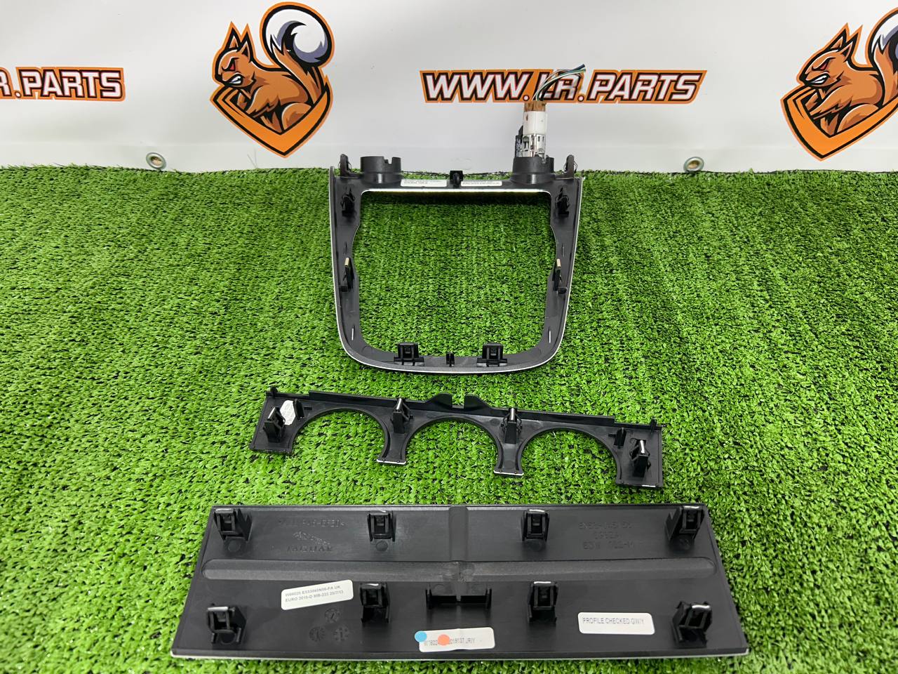 T2R4426KIT Trimming of the central console for Jaguar F-Type X152 (2014-) Used cost € in stock 1 pcs.