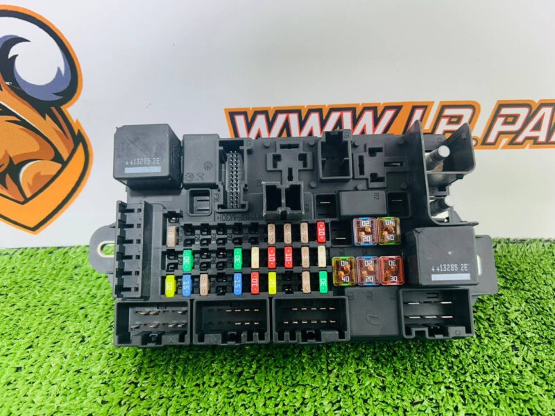 T2R4837 Jaguar F-Type X152 (2014-) Interior Fuse Box Used cost  € in stock 1 pcs.