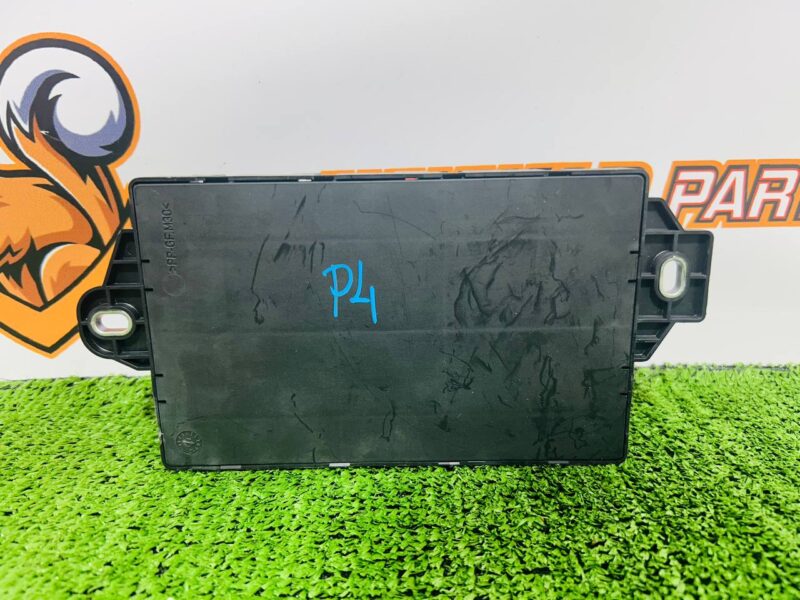 T2R4837 Jaguar F-Type X152 (2014-) Interior Fuse Box Used cost  € in stock 1 pcs.