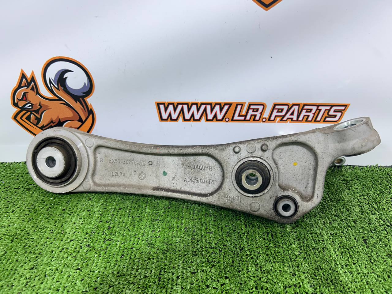 T2R5950 Front lower right lever Jaguar F-Type X152 (2014-) Used cost 120 € in stock 1 pcs.