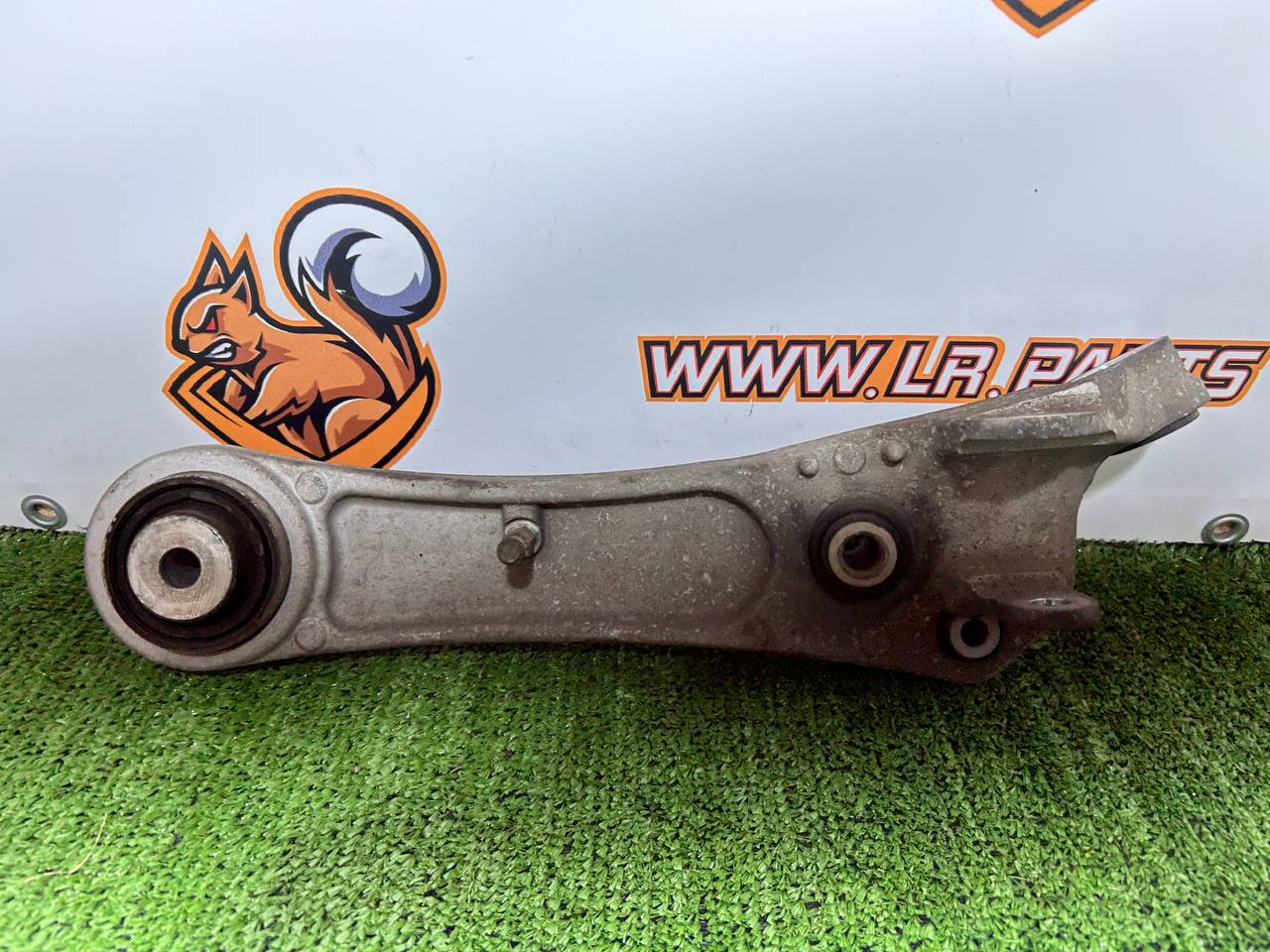 T2R5962 Front lower left lever Jaguar F-Type X152 (2014-) Used cost € in stock 1 pcs.