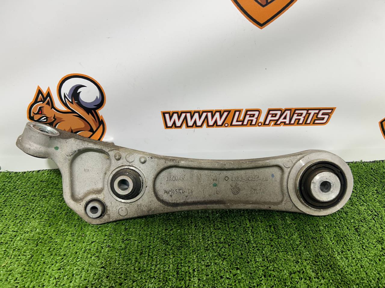 T2R5962 Front lower left lever Jaguar F-Type X152 (2014-) Used cost € in stock 1 pcs.