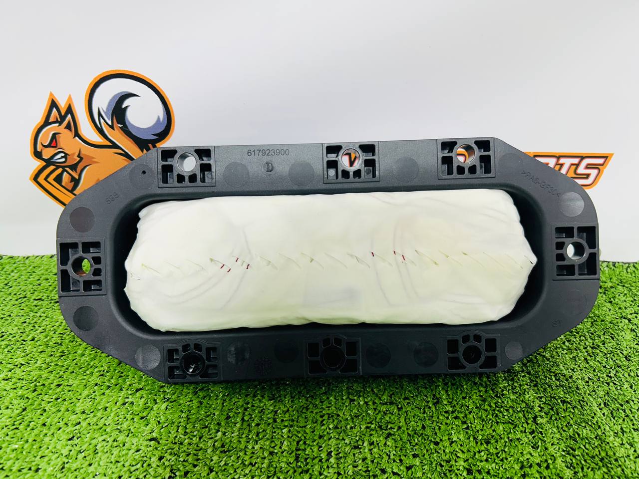 T2R6548 Airbag in dashboard Jaguar F-Type X152 (2014-) used cost 150 € in stock 1 pcs.