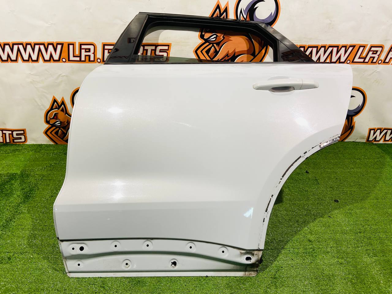 T4A1371KIT3 Rear left door complete Jaguar F-Pace X761 (2017-) Used cost € in stock 1 pcs.