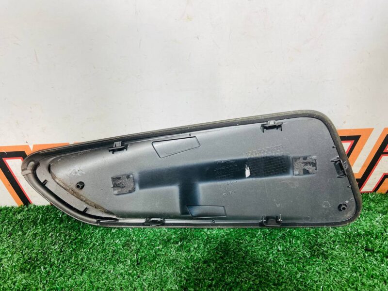T4A17906 Hood Vent Trim Right Jaguar F-Pace X761 (2017-) Used cost  € in stock 1 pcs.