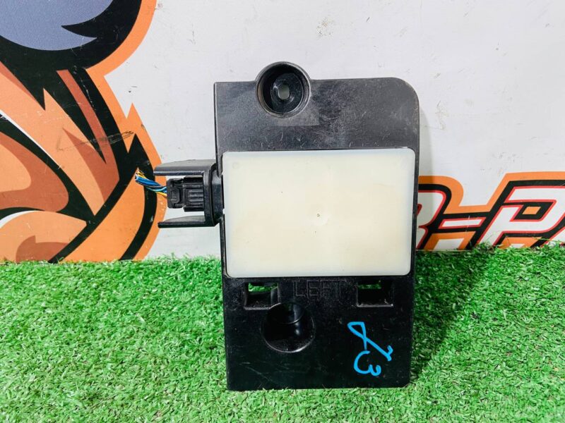 T4A28545 Blind Spot Sensor with Bracket Left Jaguar F-Pace X761 (2017-) Used cost 250 € in stock 1 pcs.