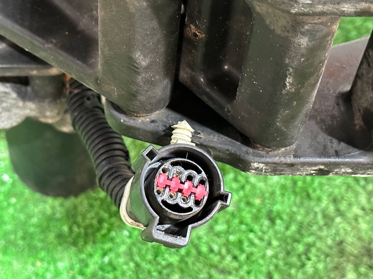 VPLWP0191 Retractable electric footrests set Range Rover L405 (2013-2021) used cost 2 200 € in stock 1 pcs.
