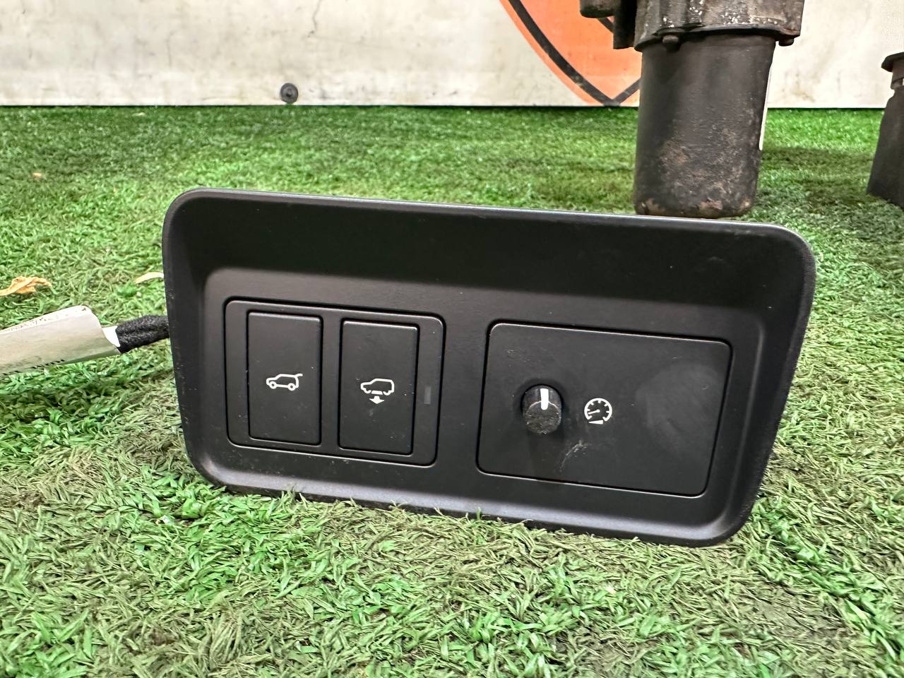 VPLWP0191 Retractable electric footrests set Range Rover L405 (2013-2021) used cost 2 200 € in stock 1 pcs.