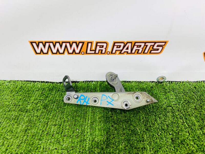 LR091700 Right fender mounting bracket Range Rover Velar L560 (2018-) USED - Image 17