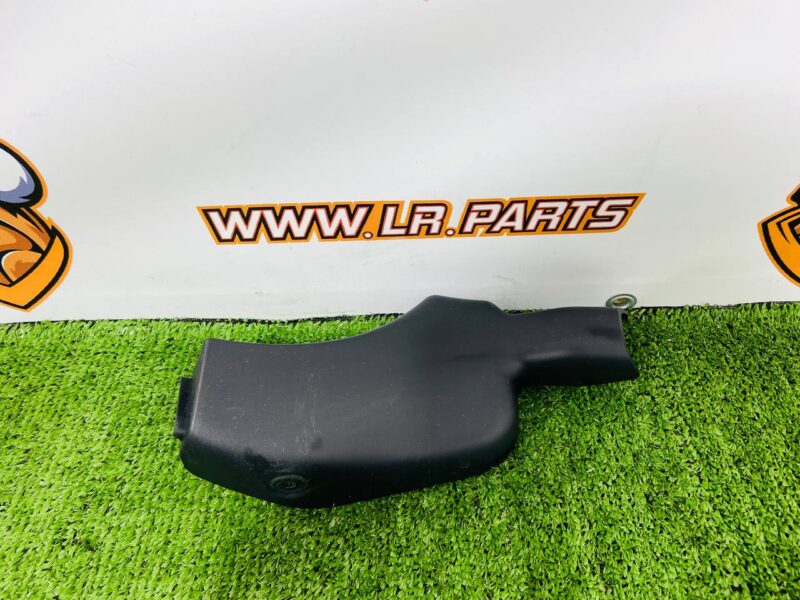 LR092477 Trunk lid hinge cover left Range Rover Velar L560 (2018-) Used cost 10 € in stock 1 pcs.