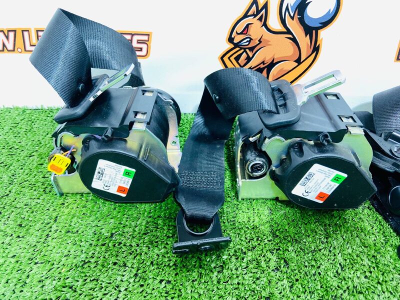 LR092511KIT Seat belt set Range Rover Velar L560 (2018-) Used cost  € in stock 1 pcs.