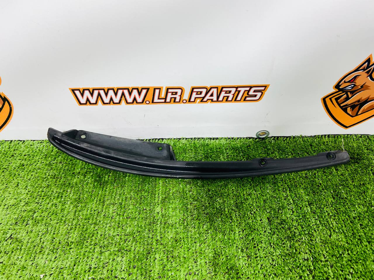 LR092698 Wheel arch fender molding rear left Range Rover Velar L560 Used cost 35 € in stock 1 pcs.