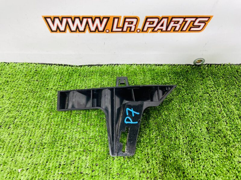 LR093501 Front right bumper mounting bracket for RANGE ROVER VELAR (L560) Used cost 20 € in stock 2 pcs.