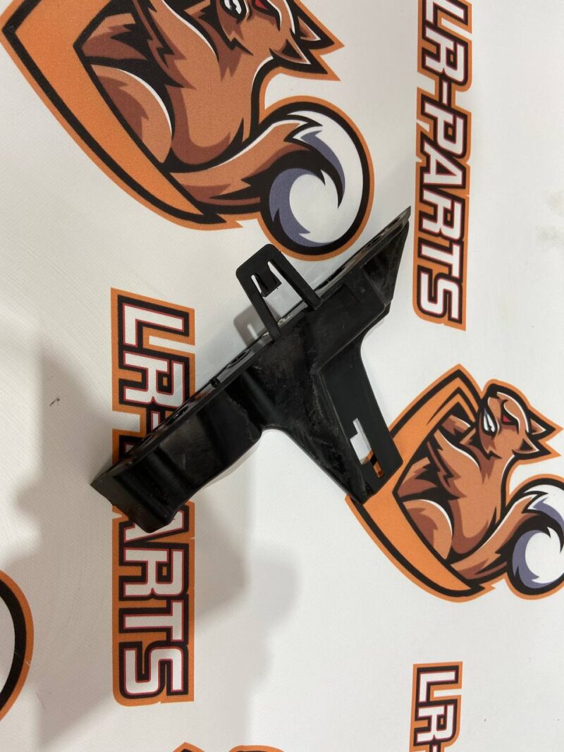LR093501 Front right bumper mounting bracket for RANGE ROVER VELAR (L560) Used cost 20 € in stock 2 pcs.