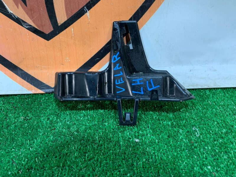 LR093501 Front right bumper mounting bracket for RANGE ROVER VELAR (L560) Used cost 20 € in stock 2 pcs.