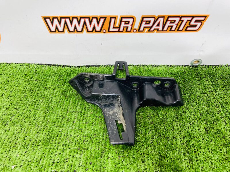 LR093501 Front right bumper mounting bracket for RANGE ROVER VELAR (L560) Used cost 20 € in stock 2 pcs.