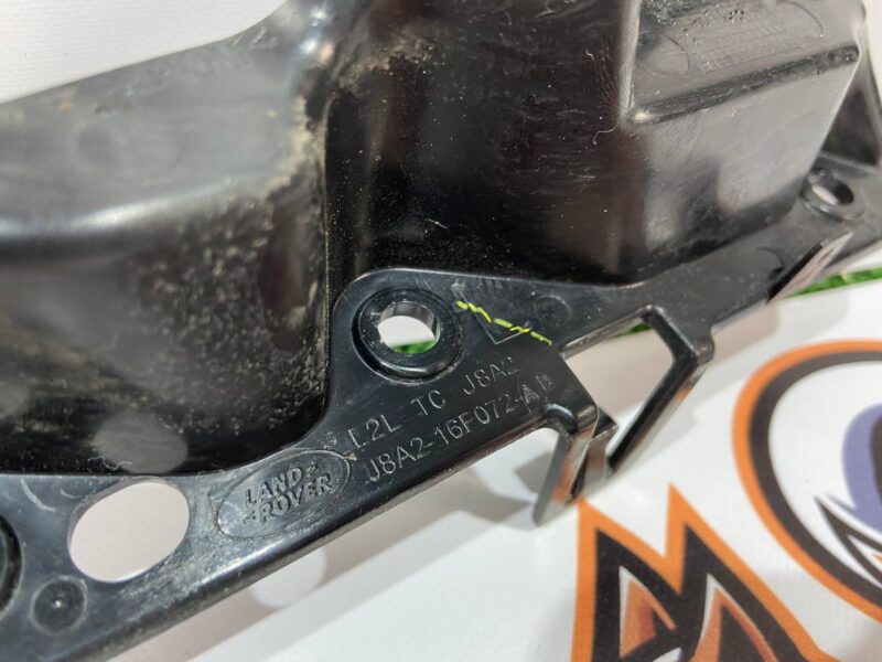 LR093502 Front bumper mounting bracket left Range Rover Velar L560 (2018-) used cost 20 € in stock 1 pcs.