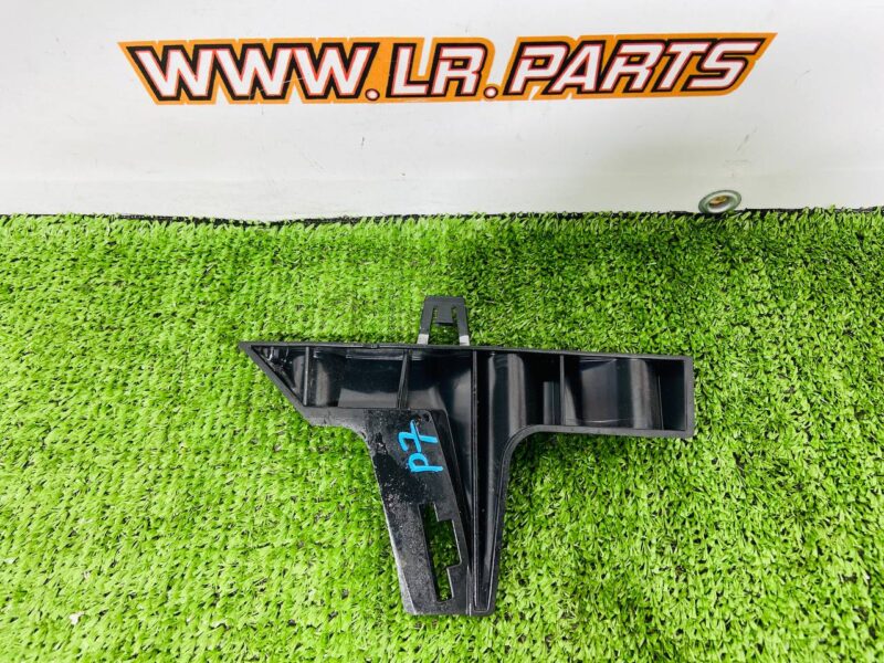 LR093502 Front bumper mounting bracket left Range Rover Velar L560 (2018-) used cost 20 € in stock 1 pcs.