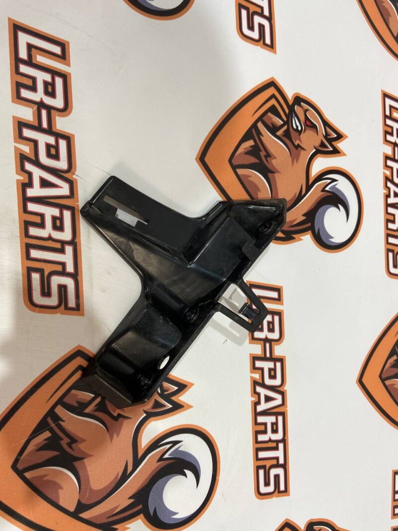 LR093502 Front bumper mounting bracket left Range Rover Velar L560 (2018-) used cost 20 € in stock 1 pcs.