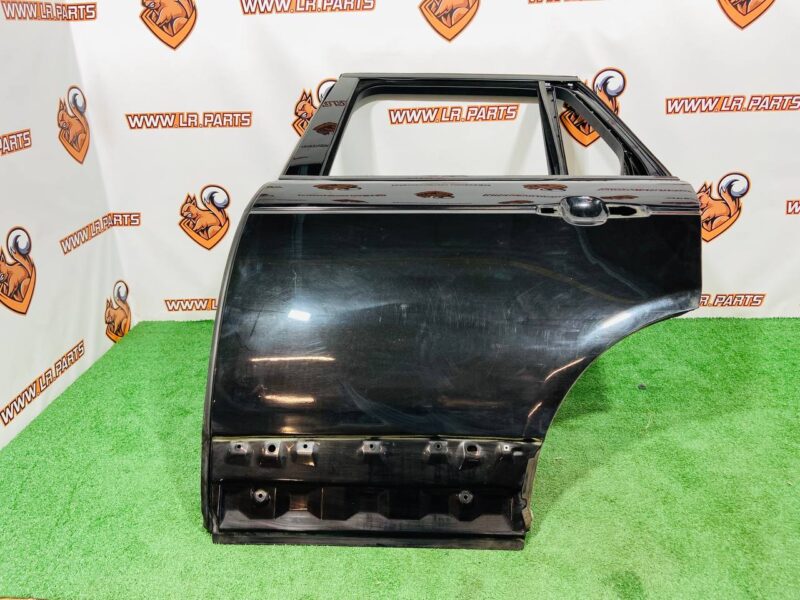 LR100511 Door rear left Range Rover L405 (2013-2021) used cost 715 € in stock 3 pcs.