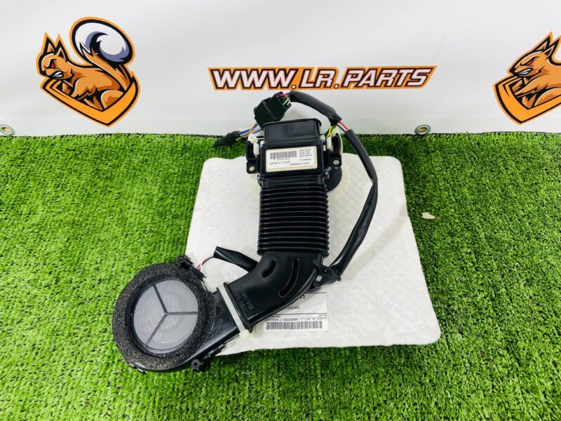 LR101123 Range Rover L405 (2013-2021) Front Seat Back Air Duct Used cost 175 € in stock 1 pcs.