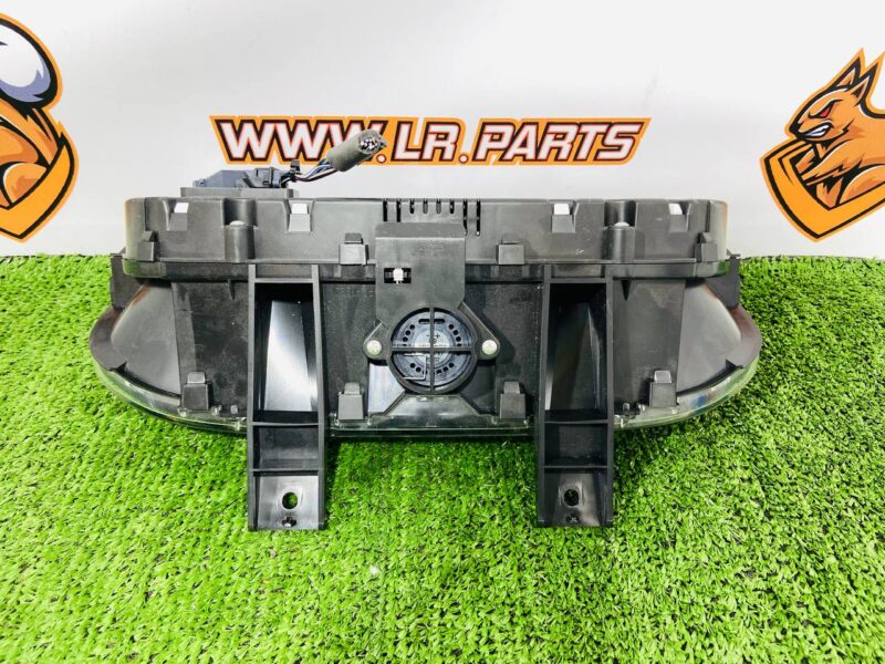 LR105602 Range Rover Velar L560 (2018-) Instrument Panel Used cost  € in stock 1 pcs.