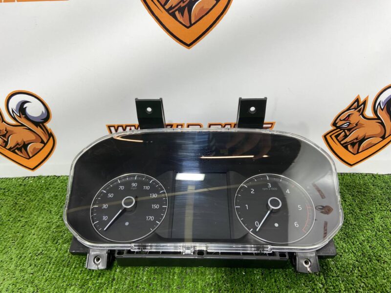 LR105602 Range Rover Velar L560 (2018-) Instrument Panel Used cost  € in stock 1 pcs.