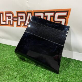 LR123093 Wing molding left Range Rover Velar L560 (2018-) Used cost 55 € in stock 1 pcs.